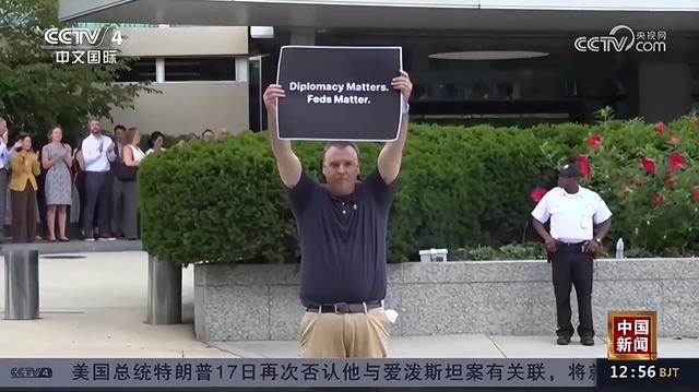 确认了！大规模裁员，现场一片混乱
